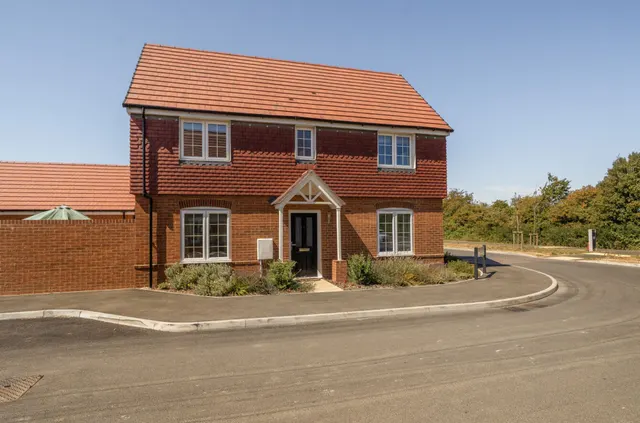 Tiller Crescent, Pagham, PO21, photo 1