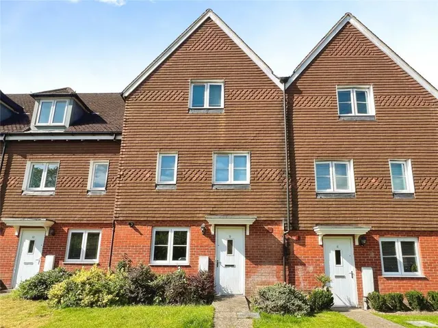 Outfield Crescent, Wokingham, RG40, photo 1