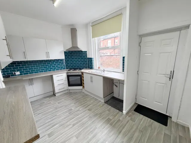 Victoria Street, Radcliffe, Manchester, M26 3AZ, photo 1