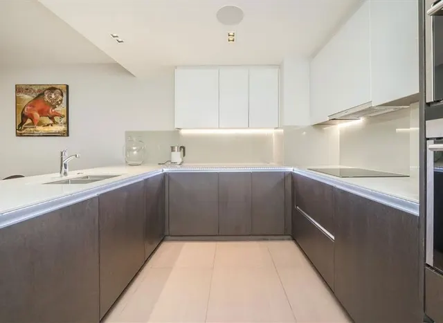 Kew Bridge Road, Kew Bridge, TW8, photo 3
