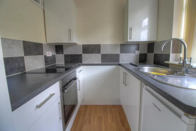 Hartsbourne Road, Reading, RG6, photo 3