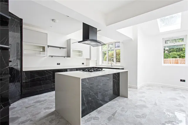Photo 3 — Blairderry Road, London, SW2
