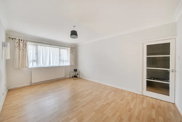 Old Ruislip Road, Northolt, UB5, photo 3