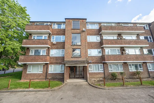 Old Ruislip Road, Northolt, UB5, photo 1
