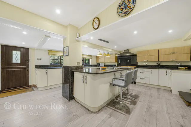 Woodside Road, Windsor, photo 3