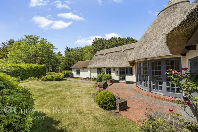 Woodside Road, Windsor, photo 1