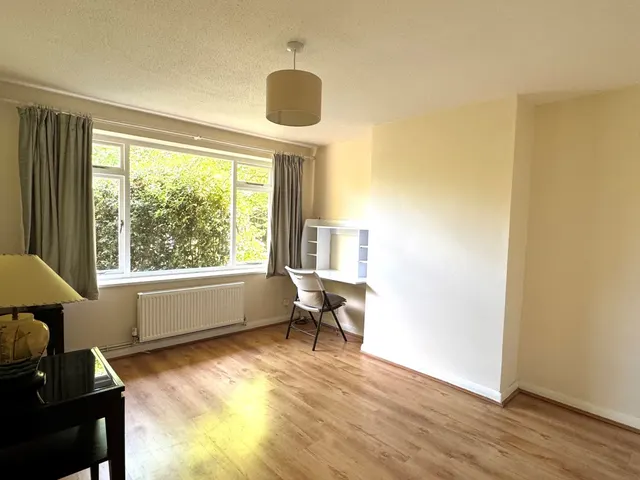 Nobles Way, Surrey Egham, TW20, photo 3