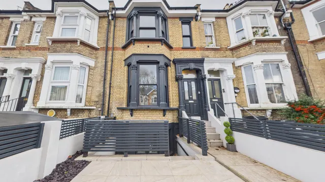 Photo 3 — Grayling Road, London, N16