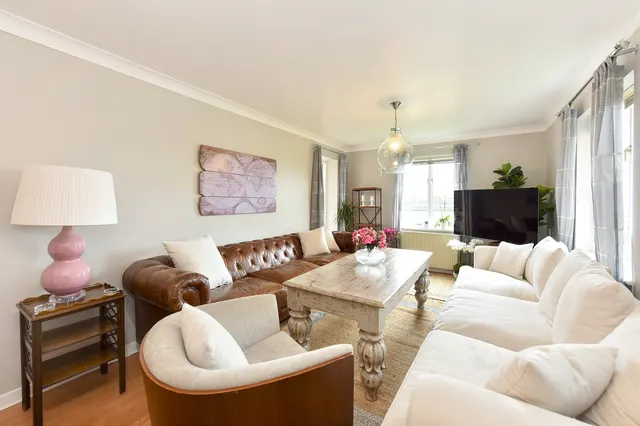 Milton Court, Carrara Wharf, Ranelagh Gardens, Fulham, London, SW6, photo 1