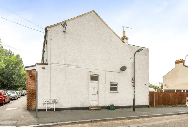 Miles Road, Mitcham, CR4 3DA, photo 1