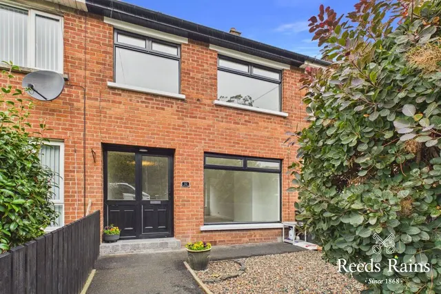 Robbs Road, Dundonald, County Down, BT16, photo 1