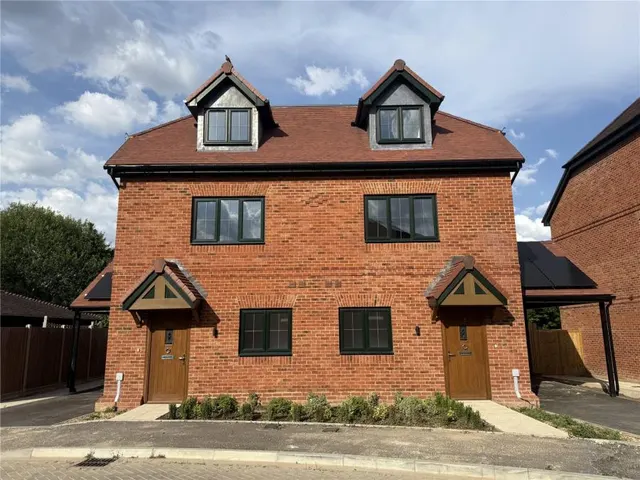 Alexander Gardens, Binfield, RG42, photo 1