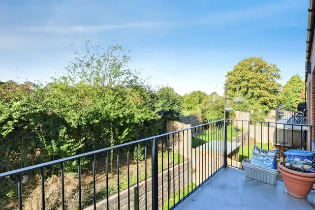 Huxley Drive, Alresford, SO24, photo 3