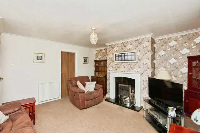 Photo 3 — Meredith Close, Burton-on-Trent, Staffordshire, DE14