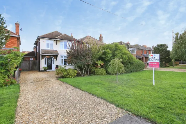 Dovecote Lane, Yaxley, PE7, photo 1