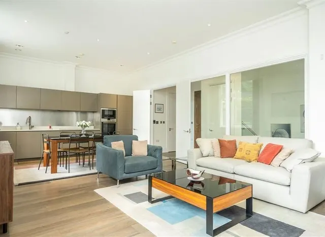 Leman Street, Aldgate, E1, photo 1