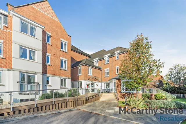 Abbotsmead Place, Caversham, RG4, photo 1