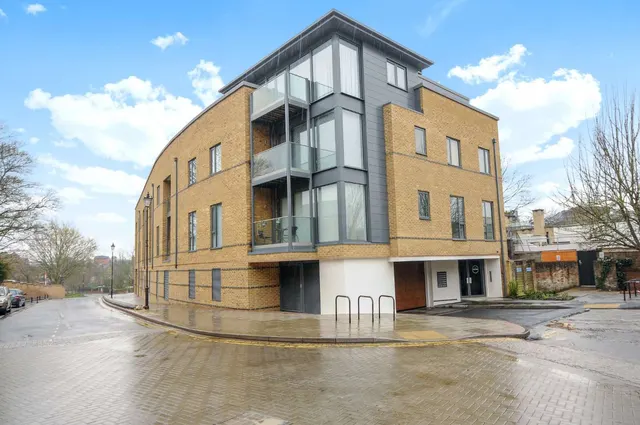 Acre Passage, Windsor, Berkshire, SL4 1DL, photo 1
