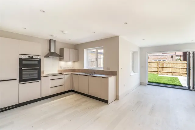Angmering, BN16, photo 3