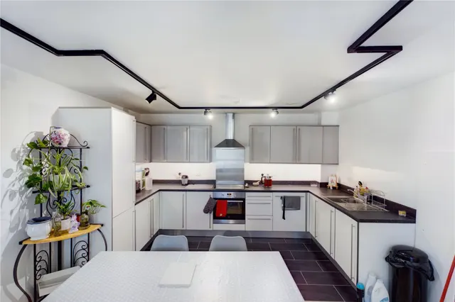 Kelvin Road, Newbury, RG14, photo 3