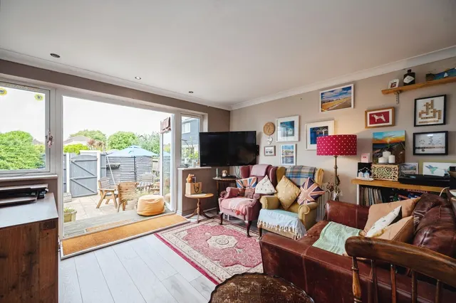 Southwood Road, Hayling Island, PO11, photo 3