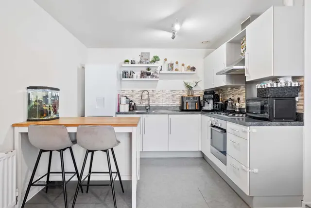 Harrow Close, Addlestone, KT15, photo 2