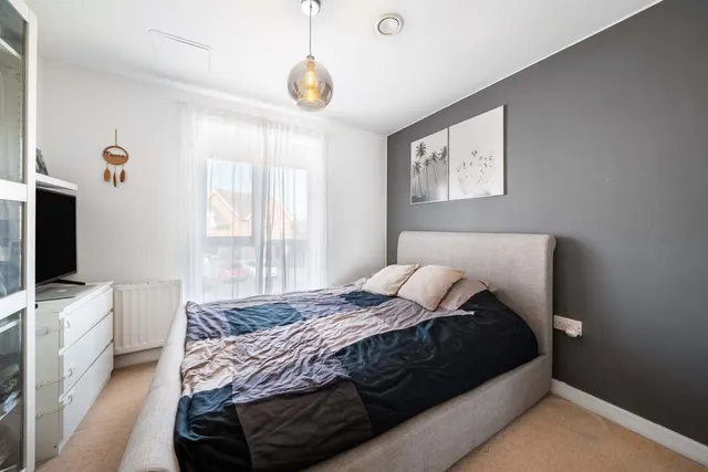 Harrow Close, Addlestone, KT15, photo 3