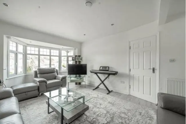 Whitchurch Lane, Edgware, HA8, photo 3