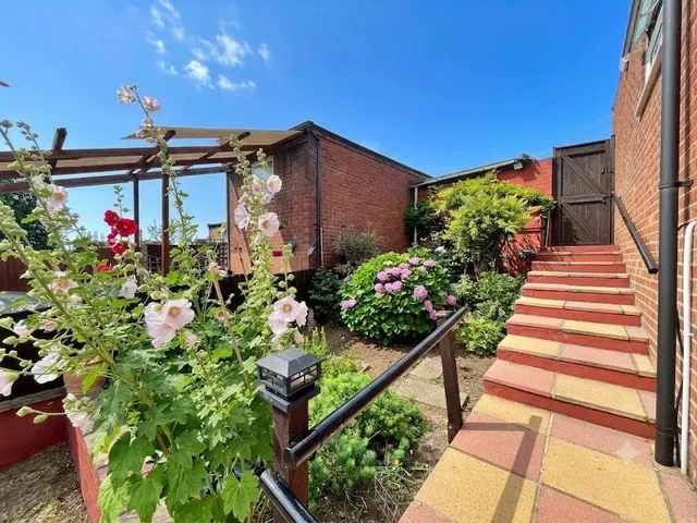 Whitton Avenue East, Greenford, UB6, photo 3