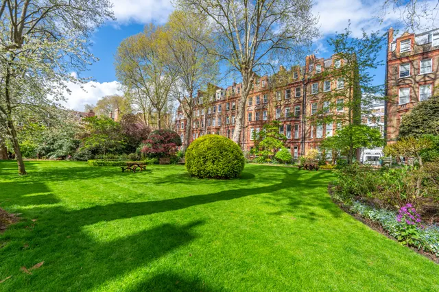 Flat K, 67 Harrington Gardens, London, photo 1