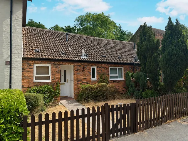 Oakfield Road, Shawbirch, Telford TF5 0NB, photo 1