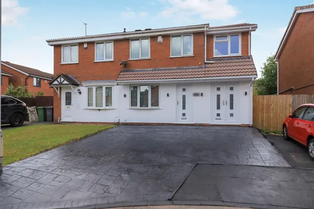 Sheaves Close, Sedgemoor Park, WV14, photo 1