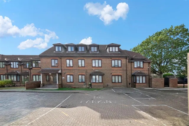 Corbins Lane, Harrow, photo 1