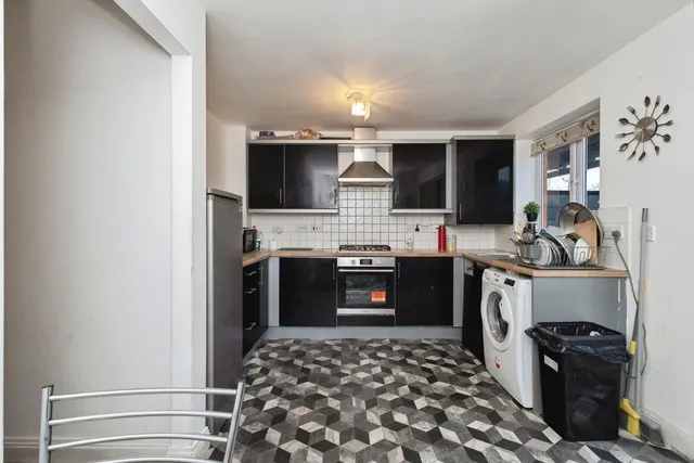 Photo 3 — Stephen Oake Close, Manchester, Greater Manchester, M8
