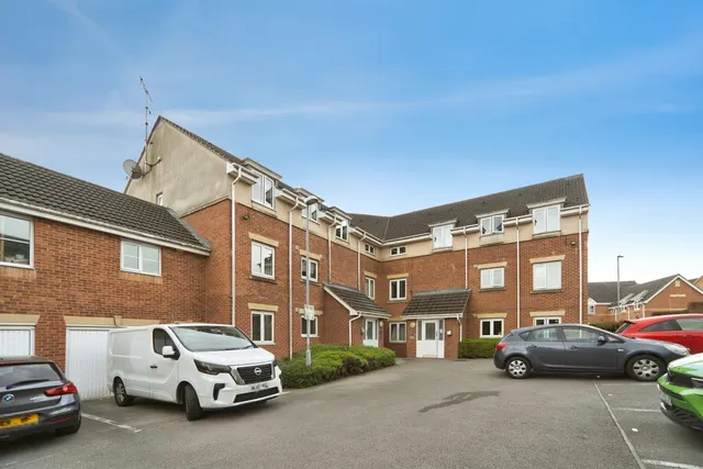 Photo 2 — Hill End Crescent, Leeds