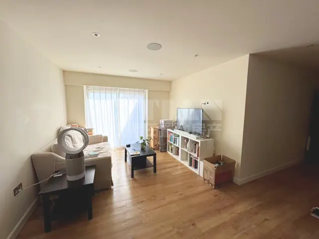 Golding House, NW9, photo 1