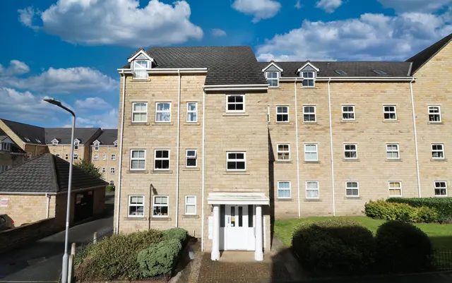 Navigation Drive, Apperley Bridge, BD10, photo 1