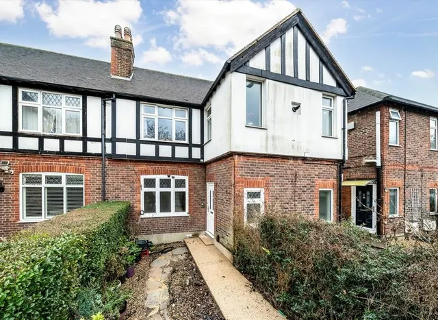 Wellington Road, Twickenham, TW2, photo 1