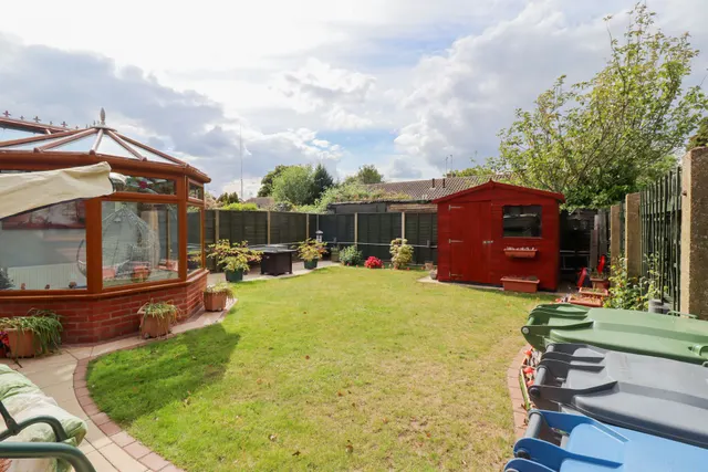 Photo 2 — Stennetts Close, Trimley St Mary, Felixstowe, Suffolk, IP11 0TZ