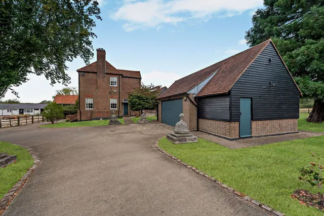 4 bedroom house — Saratt, Rickmansworth, Hertfordshire, WD3 4PA