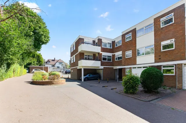 Carlton Road, Harpenden, photo 1
