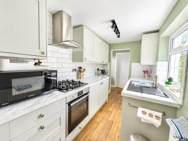 Pensby Road, Heswall, CH60, photo 2
