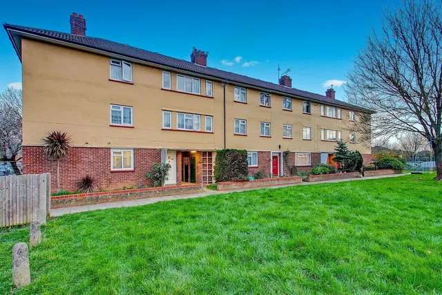 Heather Lane, Yiewsley, UB7, photo 1