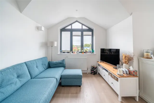 Bay Tree Avenue, Leatherhead, KT22, photo 3
