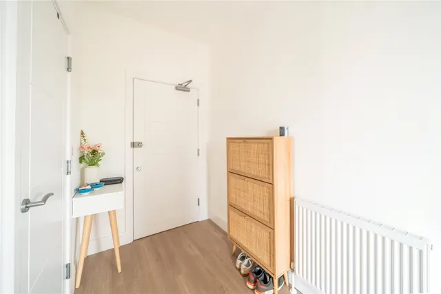 Bay Tree Avenue, Leatherhead, KT22, photo 2