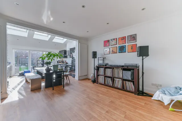 Photo 2 — 20 Elmbrook Road, Sutton