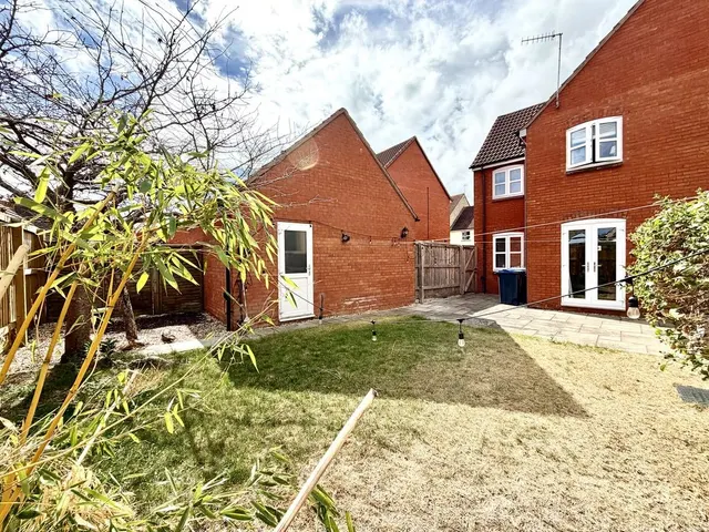 Poppy Close, Calne, photo 1