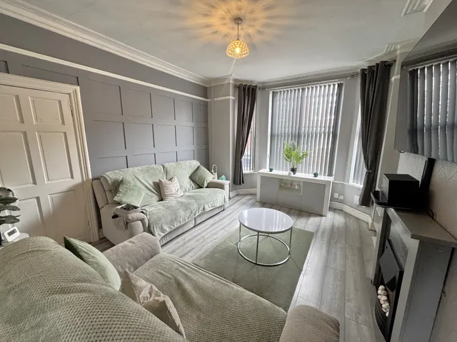Cromwell Grove, Levenshulme, M19, photo 3
