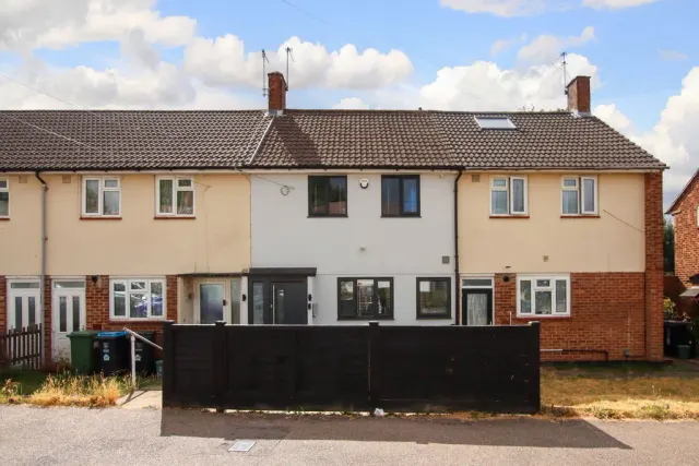 Goldcroft, Hemel Hempstead, Hertfordshire, HP3 8ET, photo 1