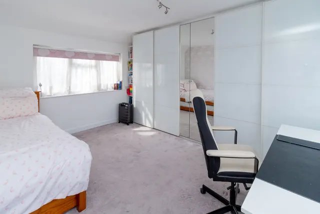 Hillersdon Avenue, Edgware, HA8, photo 3